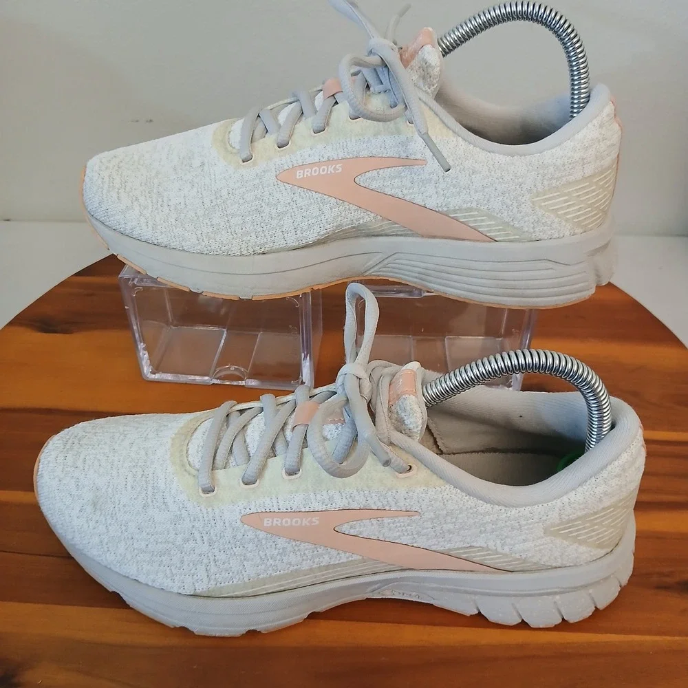 Brooks Signal 3 Women 8.5 Gray Pink Running Shoes Sneakers 1203491B196